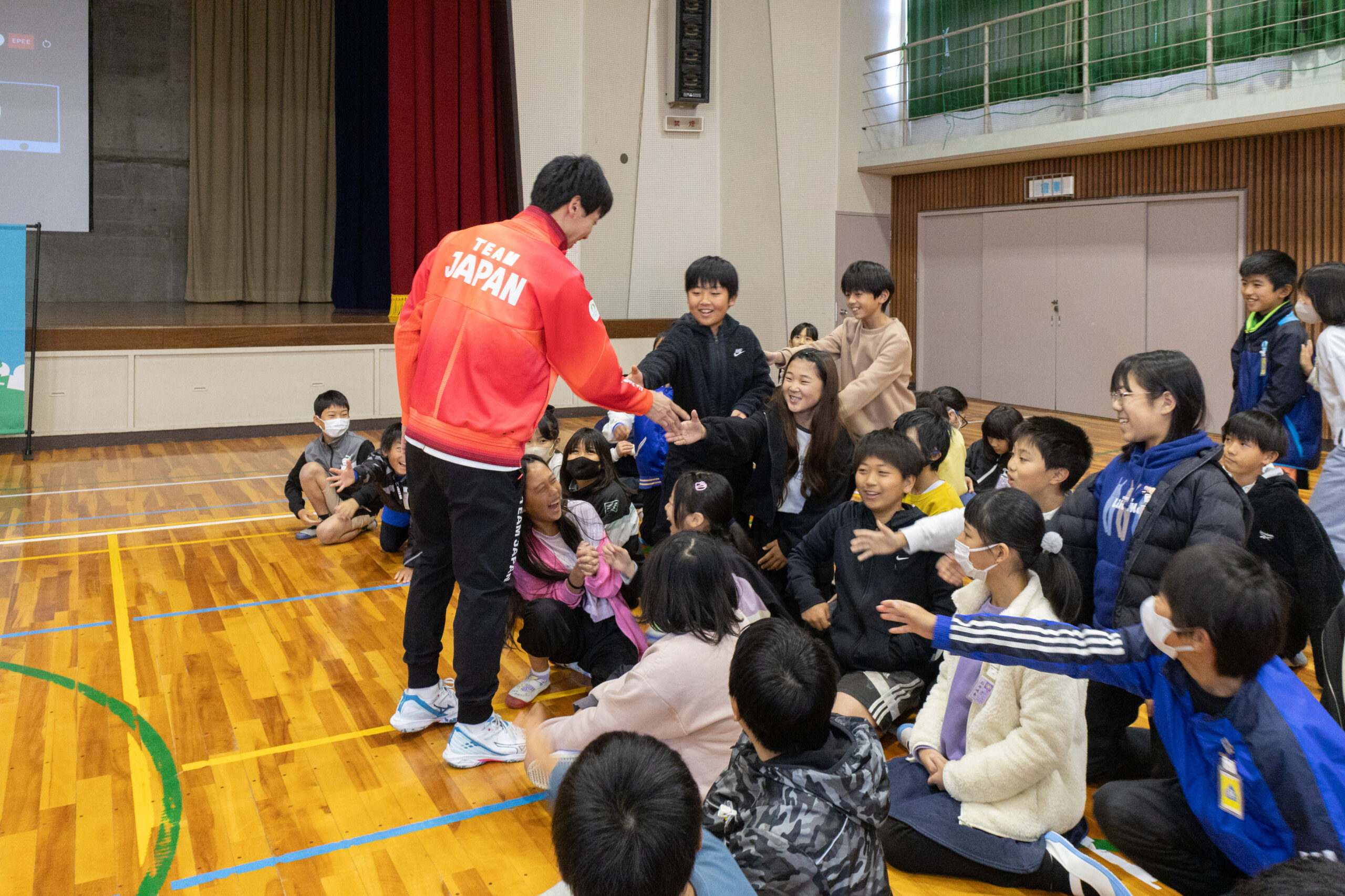 愛宕岩国小学校で夢教室を開催しました